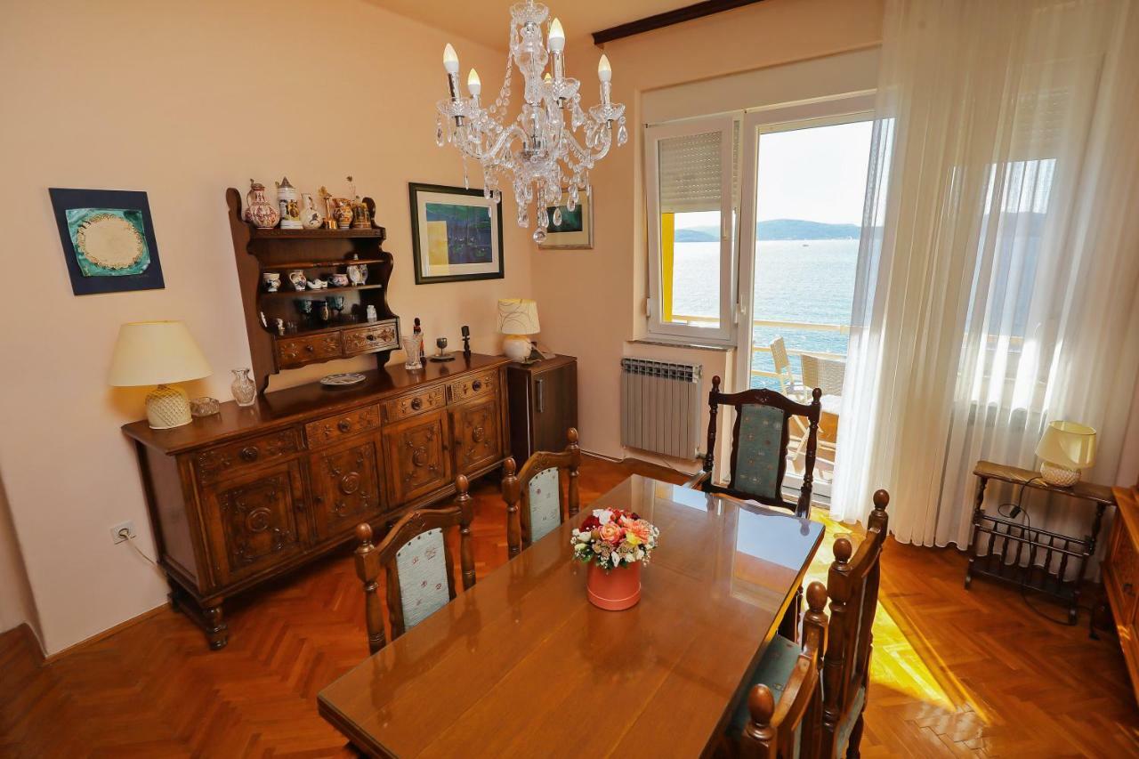 Caisa Classic Beachfront Apartment Zadar Dış mekan fotoğraf