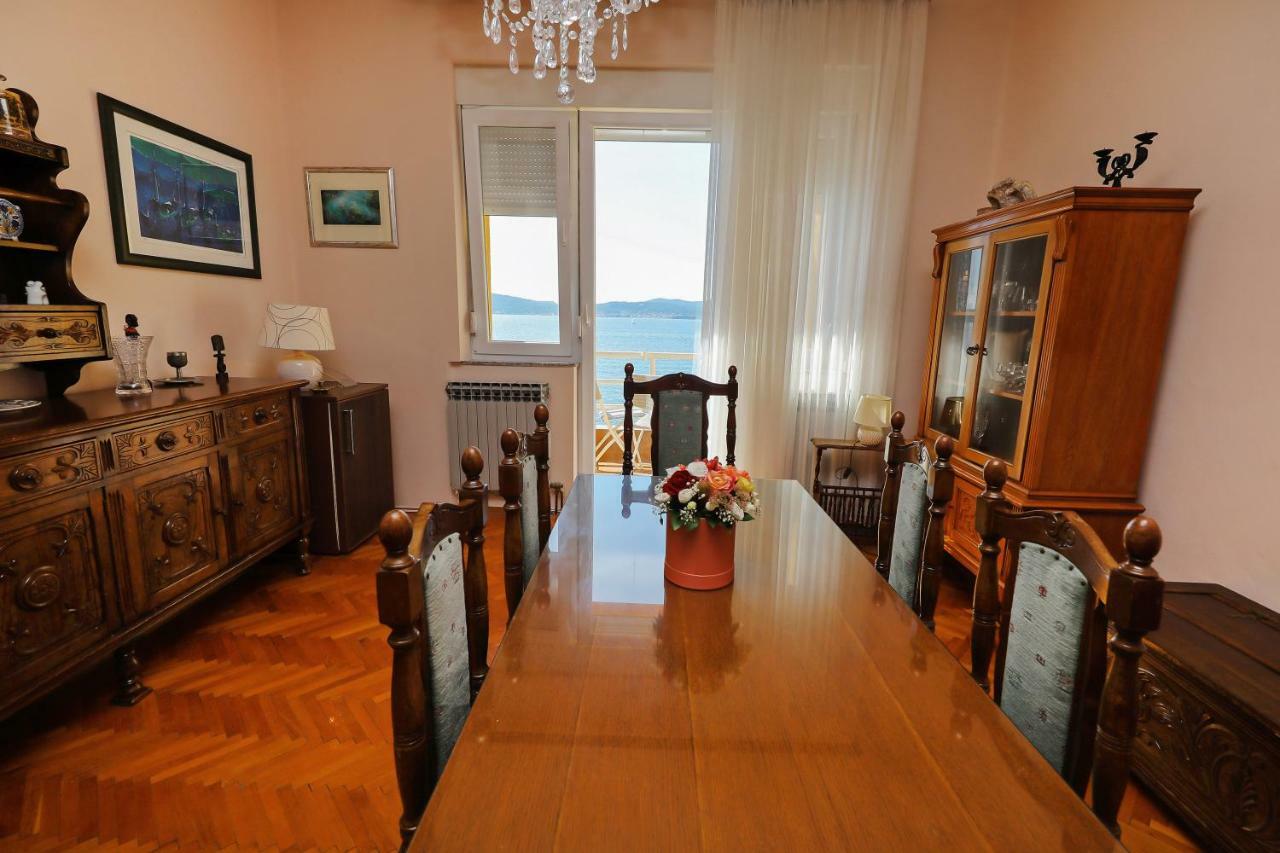 Caisa Classic Beachfront Apartment Zadar Dış mekan fotoğraf
