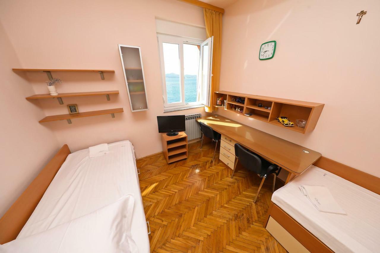 Caisa Classic Beachfront Apartment Zadar Dış mekan fotoğraf