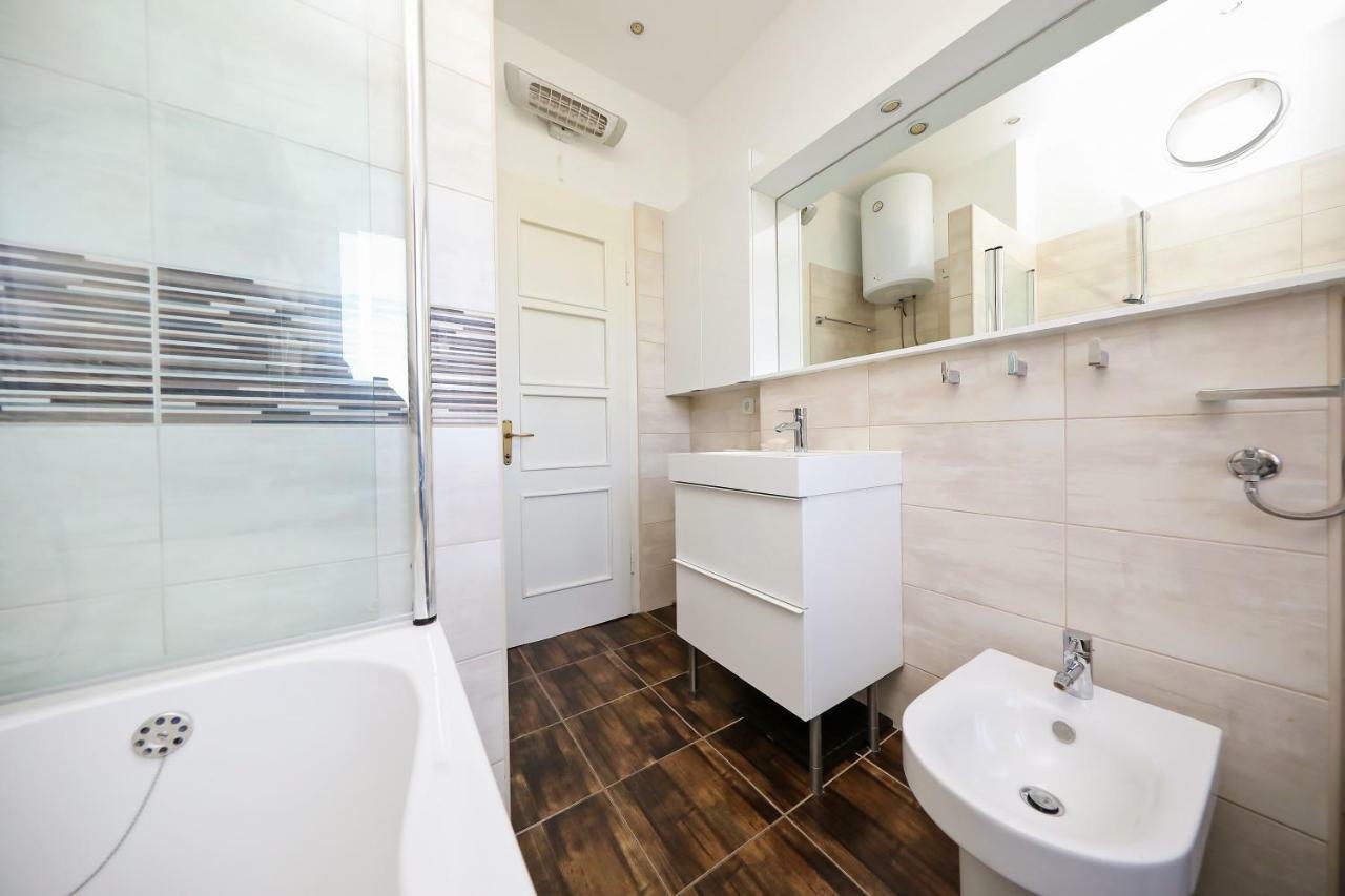 Caisa Classic Beachfront Apartment Zadar Dış mekan fotoğraf
